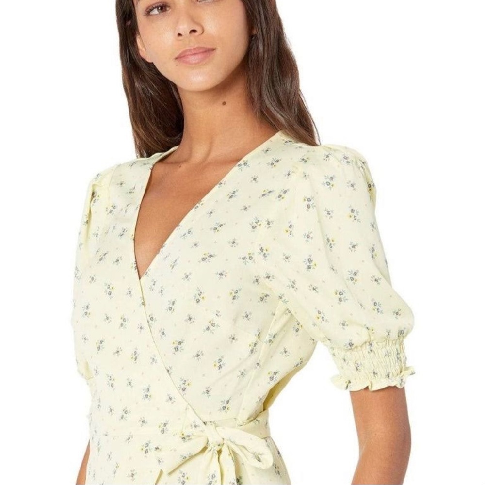 🎀  2/$10 BCBGENERATION Yellow Floral Ditsy Daisy Wrap Blouse Feminine Top NWT